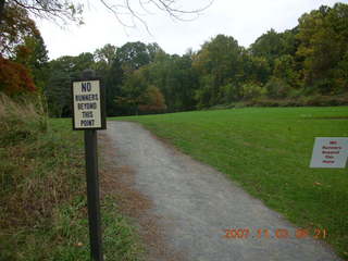 Holmdel Park - foliage - No Runners sign