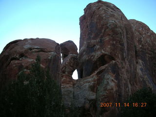 270 6be. Arches National Park - Devils Garden hike - arch