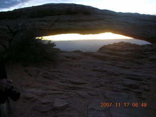 4 6bh. Canyonlands National Park - Mesa Arch dawn