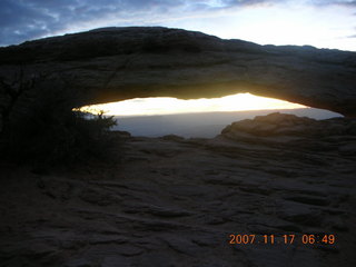 5 6bh. Canyonlands National Park - Mesa Arch dawn