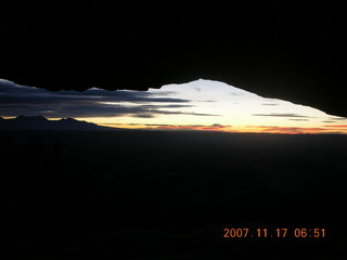 6 6bh. Canyonlands National Park - Mesa Arch dawn