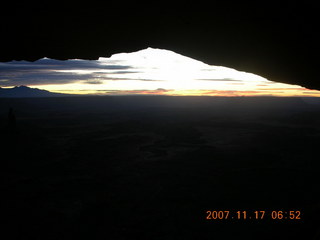 8 6bh. Canyonlands National Park - Mesa Arch dawn