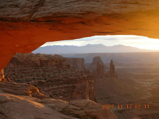 24 6bh. Canyonlands National Park - Mesa Arch dawn