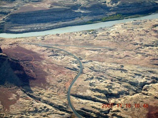 172 6bj. aerial - Utah landscape - Hite Airport (UT03)