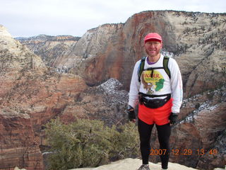 68 6cv. Zion National Park - Angels Landing hike - Adam at the top