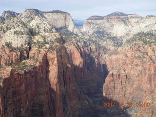 80 6cv. Zion National Park - Angels Landing hike - view from the top