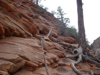 99 6cv. Zion National Park - Angels Landing hike - chains