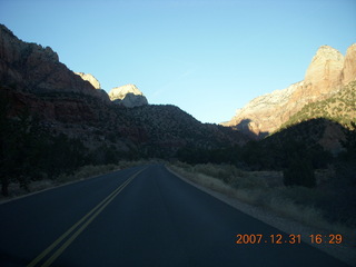 333 6cx. Zion National Park - driving on the road