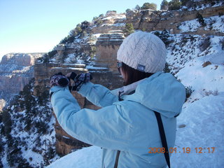 Grand Canyon - Bright Angel trail - Sonia taking a picture