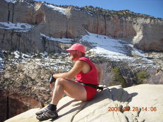 50 6eu. Zion National Park - Angels Landing hike - Adam at the top