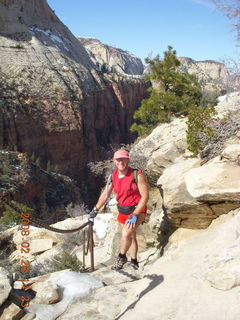 64 6eu. Zion National Park - Angels Landing hike - Adam coming down