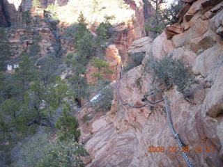 101 6eu. Zion National Park - Angels Landing hike - scary part with chains