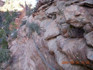 106 6eu. Zion National Park - Angels Landing hike - scary part with chains