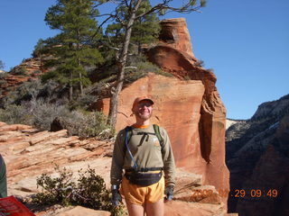 24 6ev. Zion National Park - Angels Landing hike - Adam with Angels Landing shirt