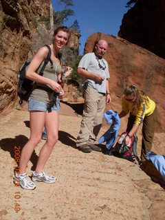 35 6ev. Zion National Park - Angels Landing hike - other hikers
