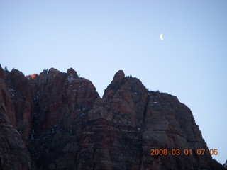 3 6f1. Zion National Park - Watchman hike - moon