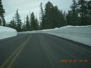 353 6f1. Bryce Canyon - road with snow