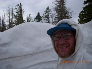 365 6f1. Bryce Canyon - Adam and snow pile