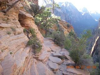 21 6gt. Zion National Park - Angels Landing hike - chains