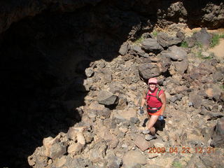 113 6gt. Snow Canyon - Lava Flow cave - Adam