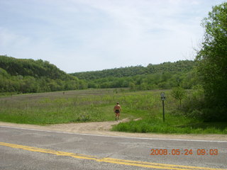 844 6hq. Minnesota country road - grass path - Adam running