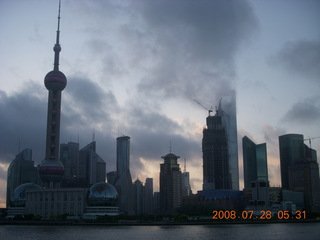 9 6ku. eclipse - Shanghai - Bund - morning run - skyline
