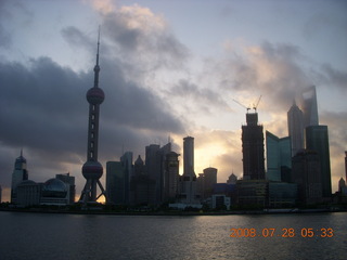 10 6ku. eclipse - Shanghai - Bund - morning run - skyline