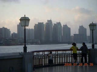 18 6ku. eclipse - Shanghai - Bund - morning run - skyline