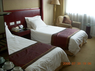 eclipse - Jiayugan - hotel room