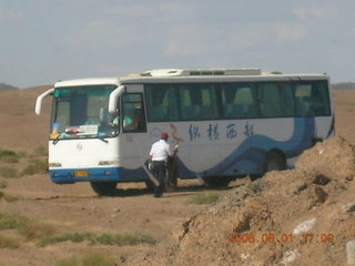 183 6l1. eclipse - Jiayuguan - Gobi Desert - bus