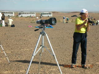 191 6l1. eclipse - Jiayuguan - Gobi Desert - Bill Spears getting ready for eclipse