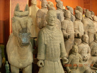 85 6l3. eclipse - Xi'an - Terra Cotta warriors - souvenirs