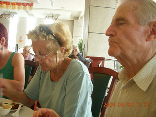 eclipse - Xi'an - lunch at airpport (SIA) - Linda, Robert