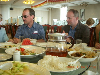 91 6l4. eclipse - Xi'an - lunch at airpport (SIA) - Tim, Brian