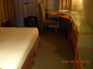 149 6l4. eclipse - Hong Kong - hotel room