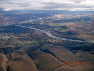 106 6n5. aerial - Washington, Idaho, Oregon flight - Snake River canyon