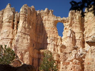 197 6nr. Bryce Canyon - arch - Peek-A-Boo loop