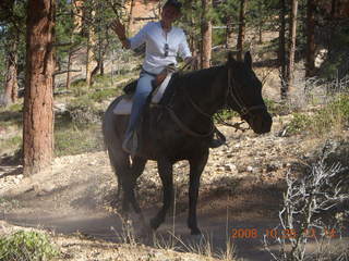 253 6nr. Bryce Canyon - horse and rider - Peek-A-Boo loop