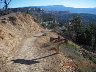 85 6ns. Bryce Canyon - Tower Bridge trail from sunrise