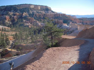 92 6ns. Bryce Canyon - Tower Bridge trail from sunrise