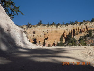 94 6ns. Bryce Canyon - Tower Bridge trail from sunrise