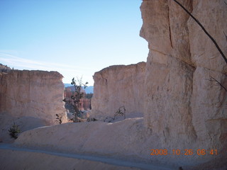103 6ns. Bryce Canyon - Tower Bridge trail from sunrise
