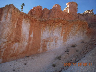 105 6ns. Bryce Canyon - Tower Bridge trail from sunrise