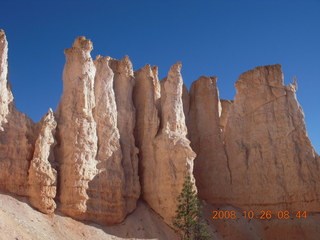 115 6ns. Bryce Canyon - Tower Bridge trail from sunrise