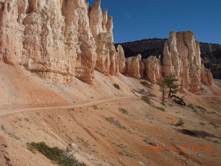 122 6ns. Bryce Canyon - Tower Bridge trail from sunrise