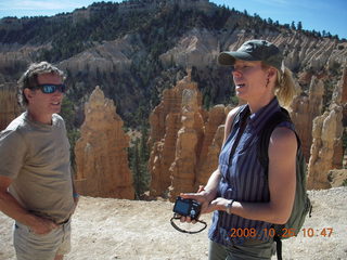 223 6ns. Bryce Canyon - hikers - Fairyland