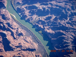 223 6pp. aerial - Canyonlands - Colorado River (looking for picnic tables)