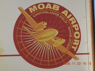 271 6pp. Canyonlands/Moab Airport (CNY) sign