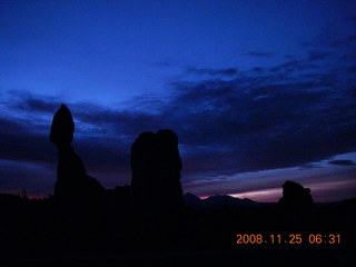 5 6pr. Arches National Park - Balanced Rock pre-dawn