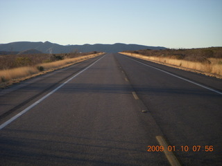 7 6ra. Tombstone run - road with mountains